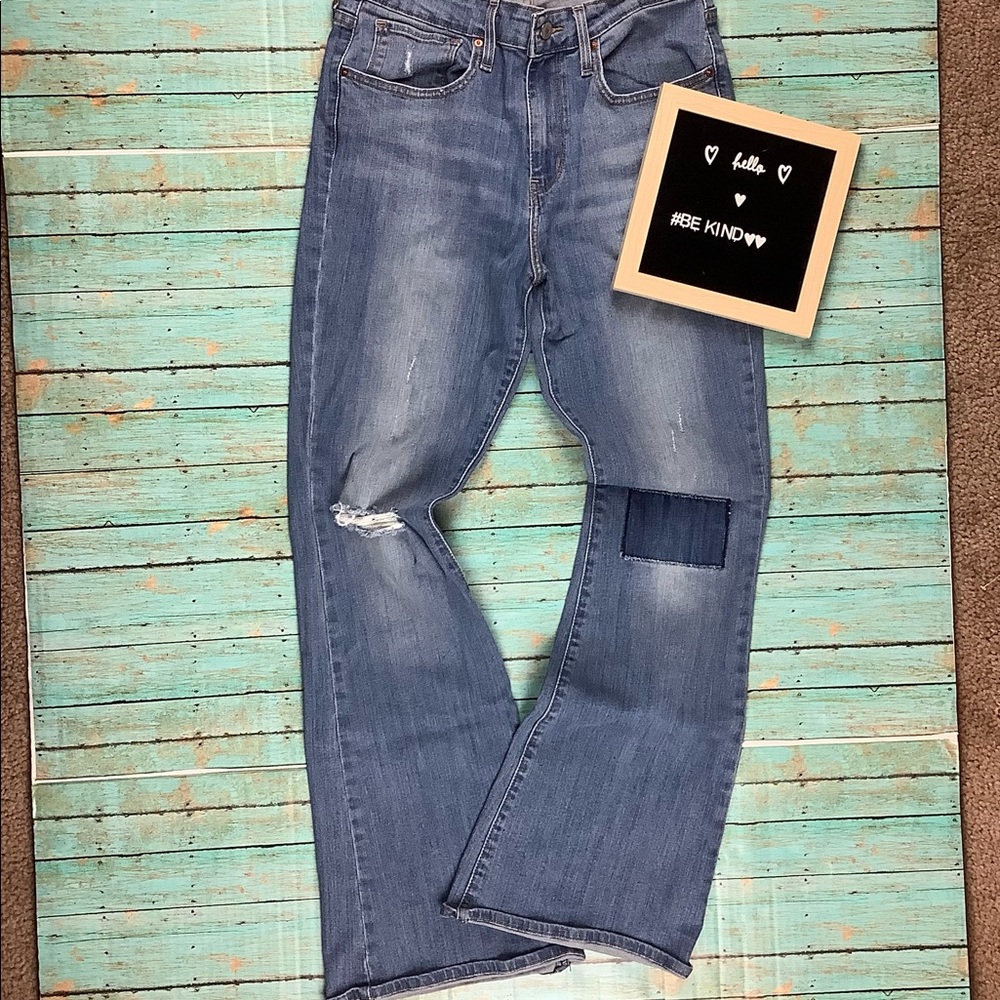 Levi’s women’s flare jeans size 30 has some stretch to them regular wash